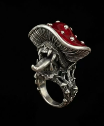 Aged Mushroom Fang Ring