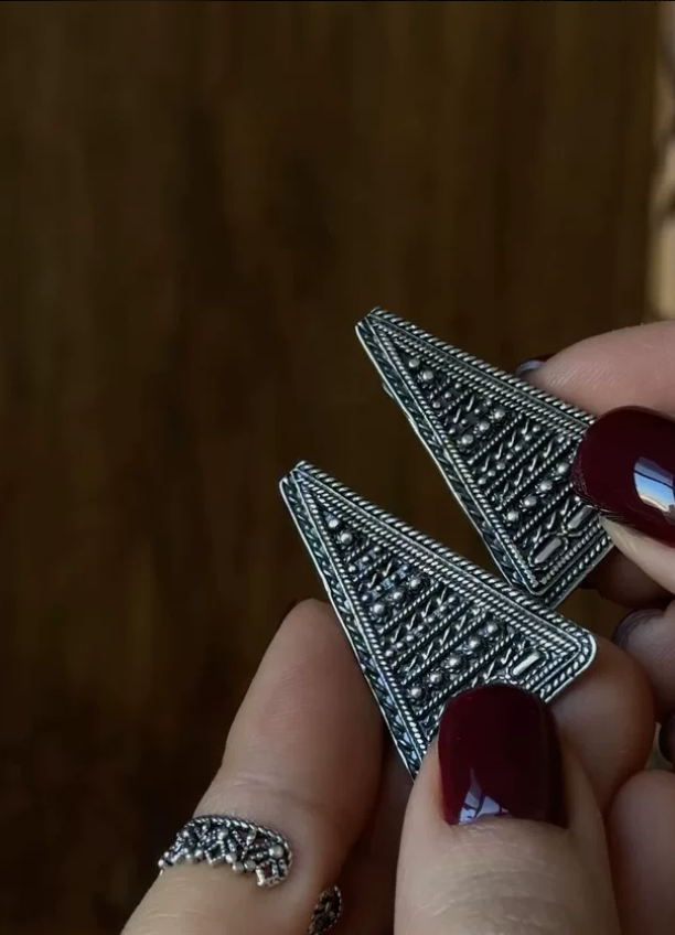 Layered Triangle Studs