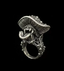 Aged Mushroom Fang Ring