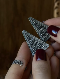Layered Triangle Studs