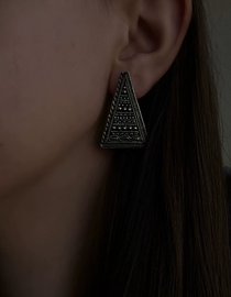Layered Triangle Studs
