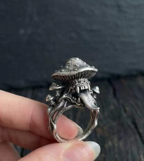 Aged Mushroom Fang Ring